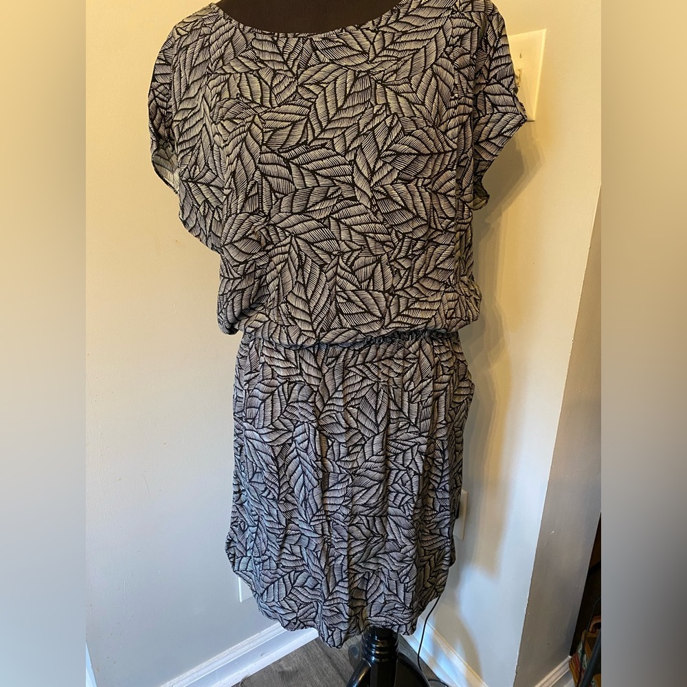 Gap women’s dress size medium, black, and white